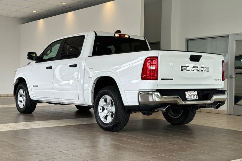 Ram 1500 Vehicle Full-screen Gallery Image 06