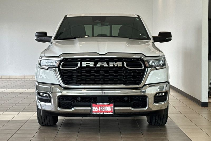 Ram 1500 Vehicle Full-screen Gallery Image 09