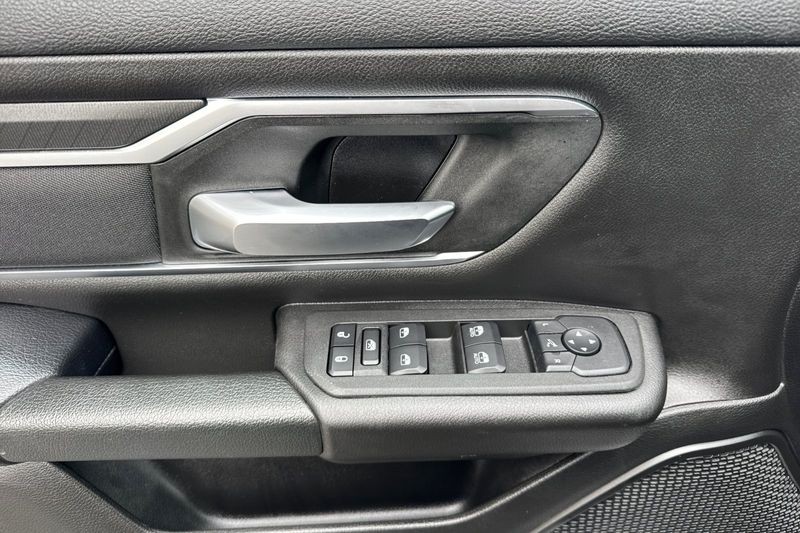 Ram 1500 Vehicle Full-screen Gallery Image 11