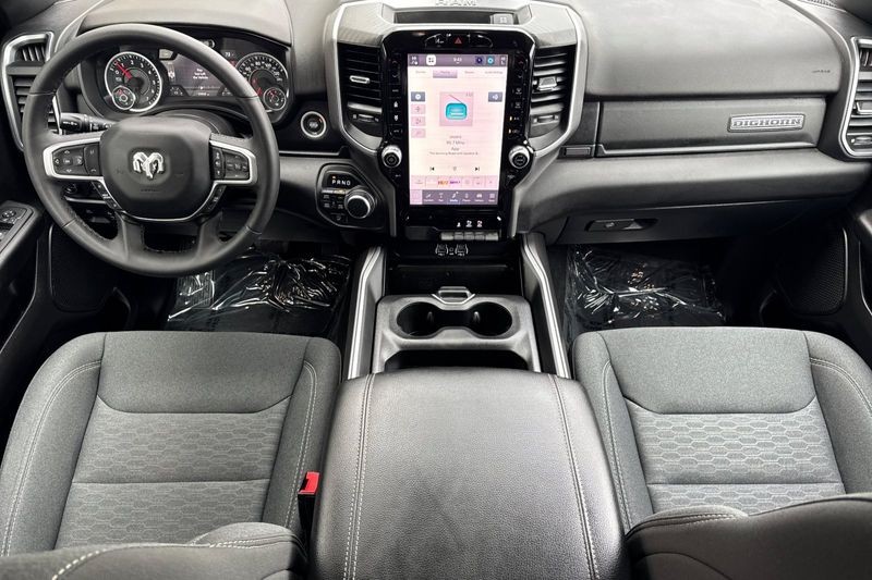 Ram 1500 Vehicle Full-screen Gallery Image 13