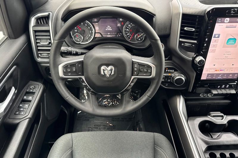 Ram 1500 Vehicle Full-screen Gallery Image 14