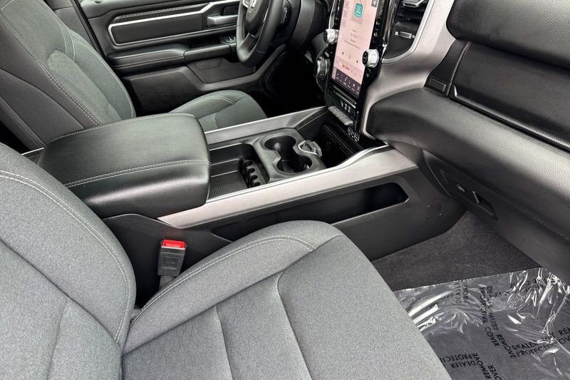 Ram 1500 Vehicle Full-screen Gallery Image 15