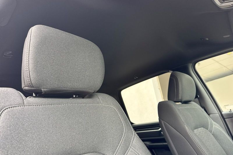 Ram 1500 Vehicle Full-screen Gallery Image 16