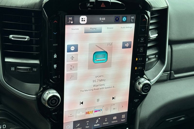Ram 1500 Vehicle Full-screen Gallery Image 17