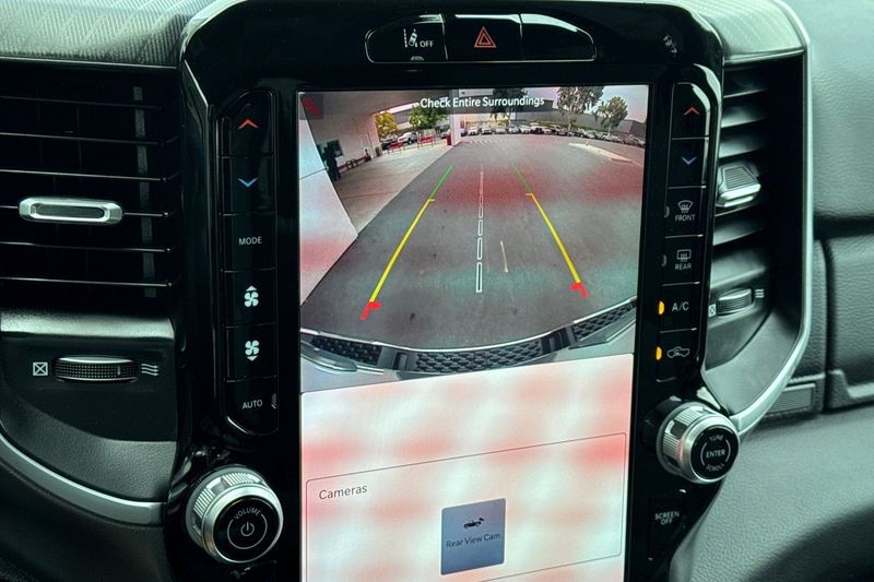 Ram 1500 Vehicle Full-screen Gallery Image 19