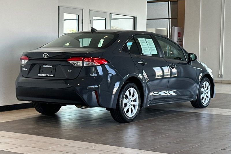 Toyota Corolla Vehicle Full-screen Gallery Image 04