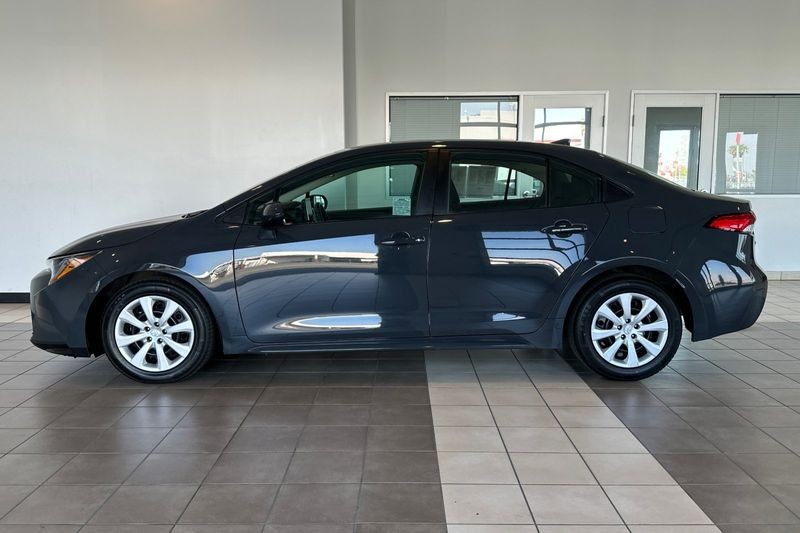 Toyota Corolla Vehicle Full-screen Gallery Image 07
