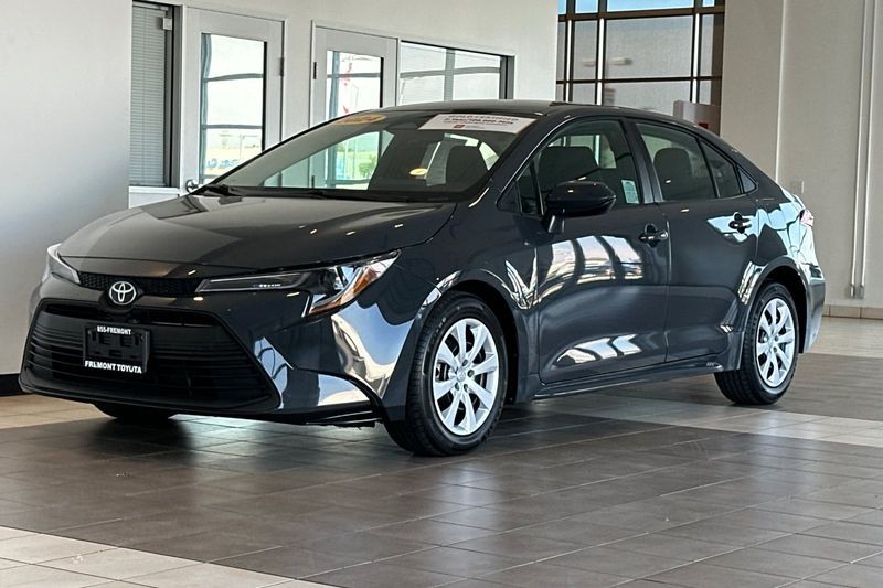 Toyota Corolla Vehicle Full-screen Gallery Image 08