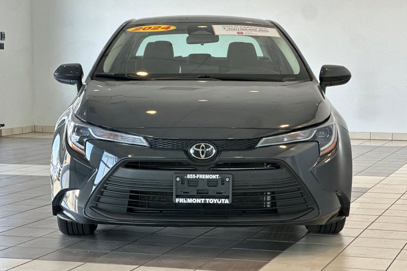 Toyota Corolla Vehicle Full-screen Gallery Image 09
