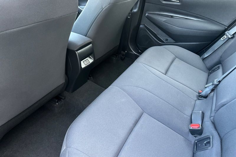 Toyota Corolla Vehicle Full-screen Gallery Image 12