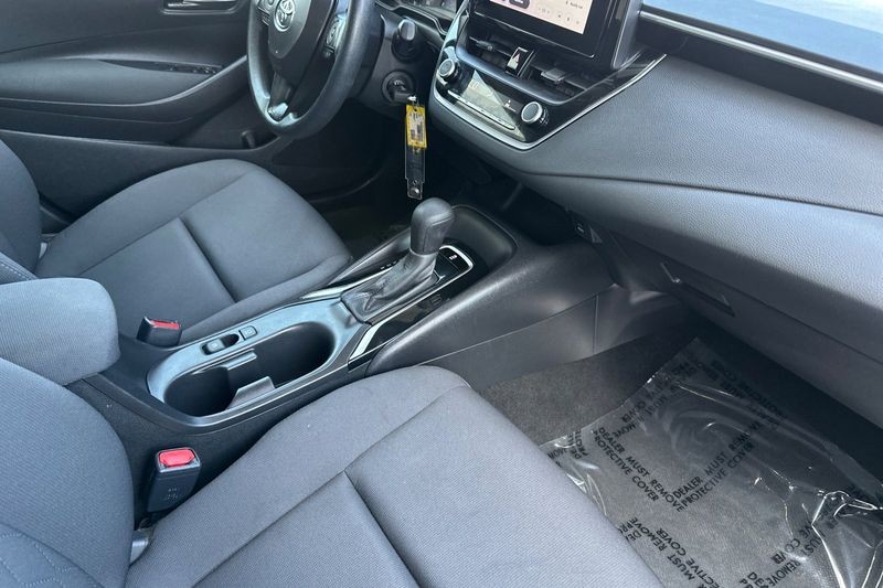 Toyota Corolla Vehicle Full-screen Gallery Image 15