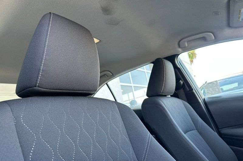Toyota Corolla Vehicle Full-screen Gallery Image 16