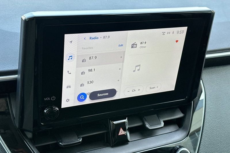 Toyota Corolla Vehicle Full-screen Gallery Image 17