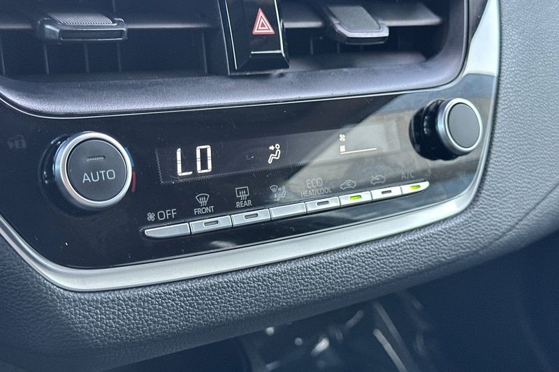 Toyota Corolla Vehicle Full-screen Gallery Image 19