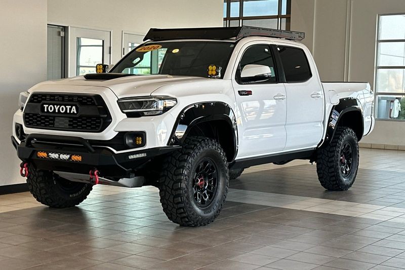 Toyota Tacoma 4WD Vehicle Full-screen Gallery Image 08
