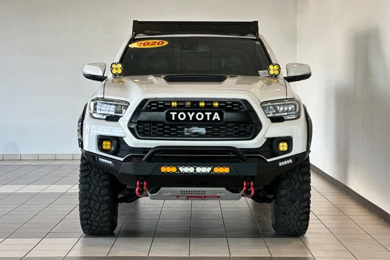 Toyota Tacoma 4WD Vehicle Full-screen Gallery Image 09