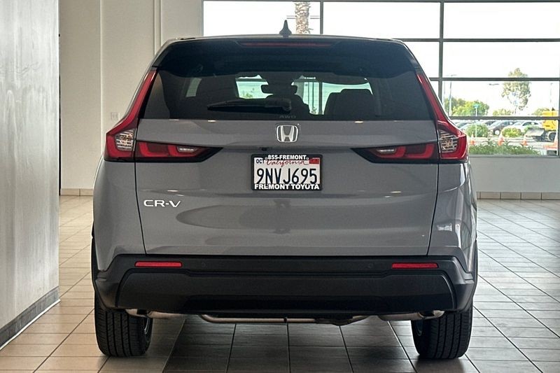 Honda CR-V Vehicle Full-screen Gallery Image 05