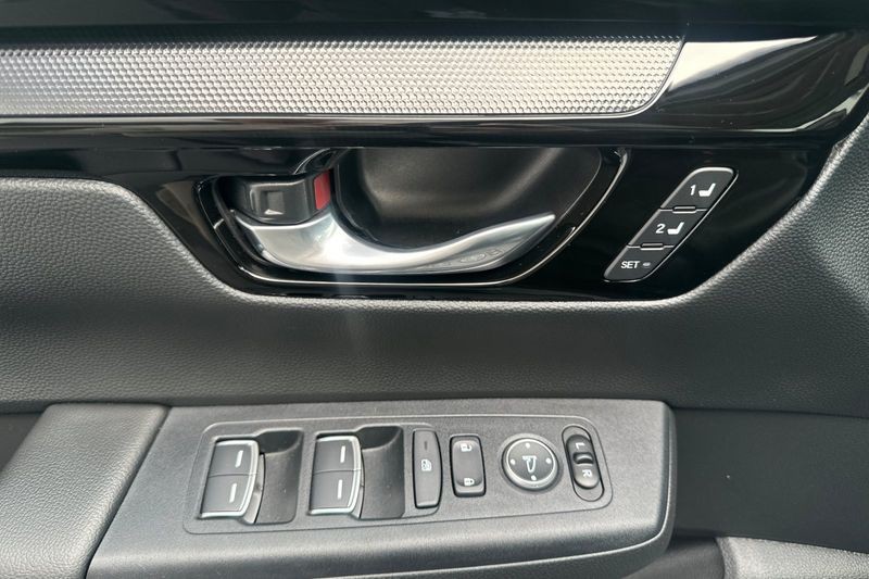 Honda CR-V Vehicle Full-screen Gallery Image 11