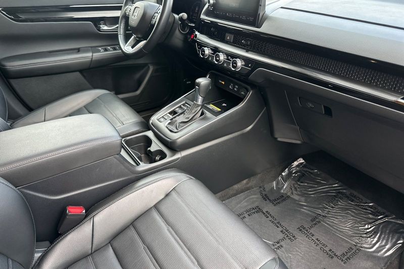 Honda CR-V Vehicle Full-screen Gallery Image 16