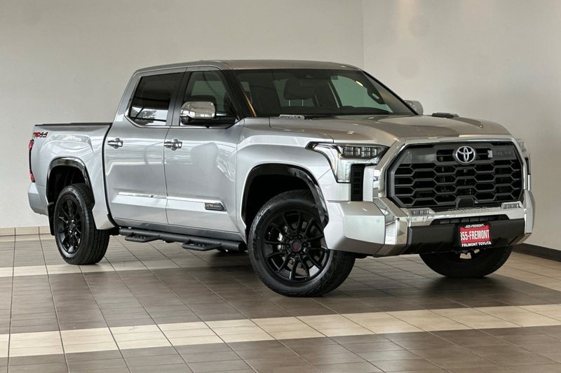 Toyota Tundra 4WD Vehicle Full-screen Gallery Image 02
