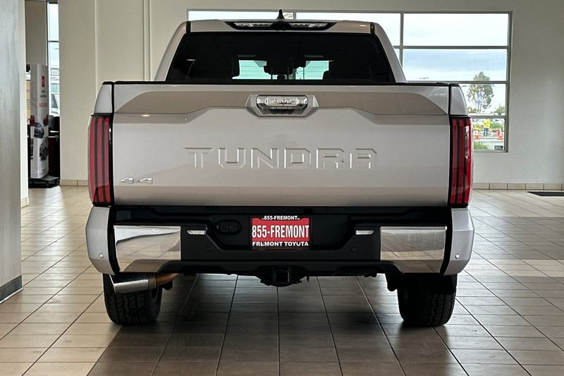 Toyota Tundra 4WD Vehicle Full-screen Gallery Image 05