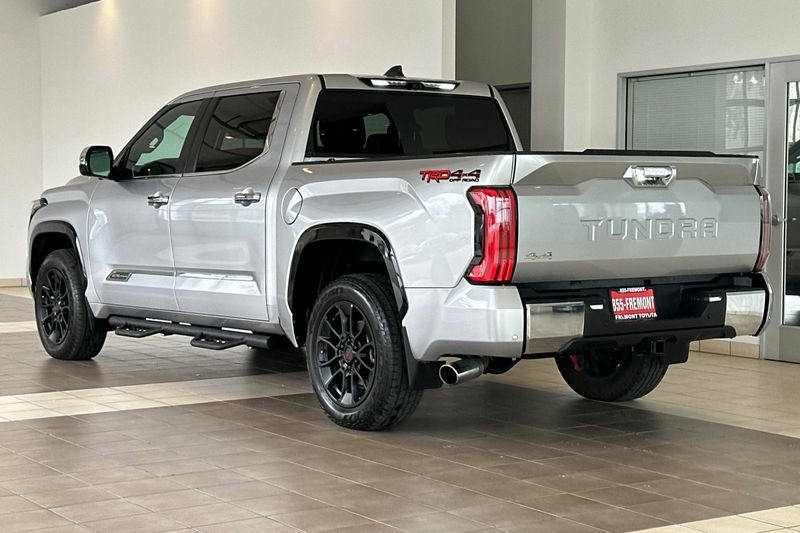Toyota Tundra 4WD Vehicle Full-screen Gallery Image 06