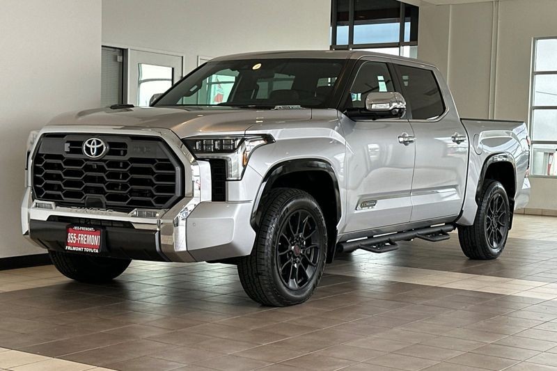 Toyota Tundra 4WD Vehicle Full-screen Gallery Image 08