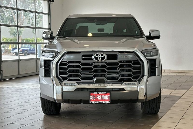 Toyota Tundra 4WD Vehicle Full-screen Gallery Image 09