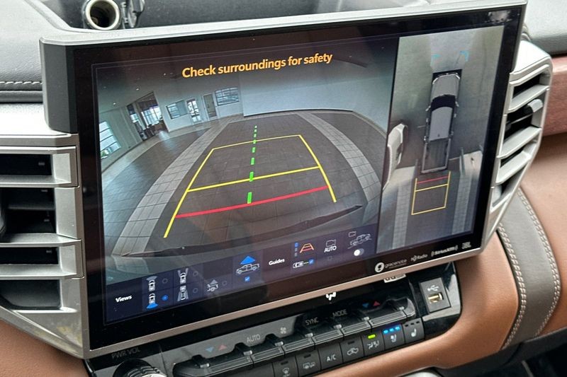Toyota Tundra 4WD Vehicle Full-screen Gallery Image 18