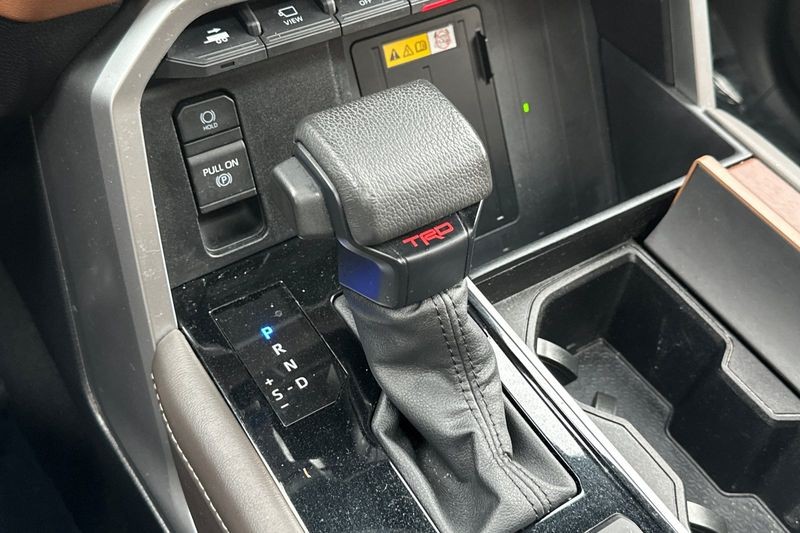 Toyota Tundra 4WD Vehicle Full-screen Gallery Image 20