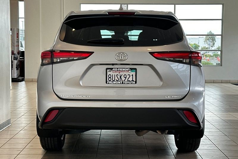 Toyota Highlander Vehicle Full-screen Gallery Image 05