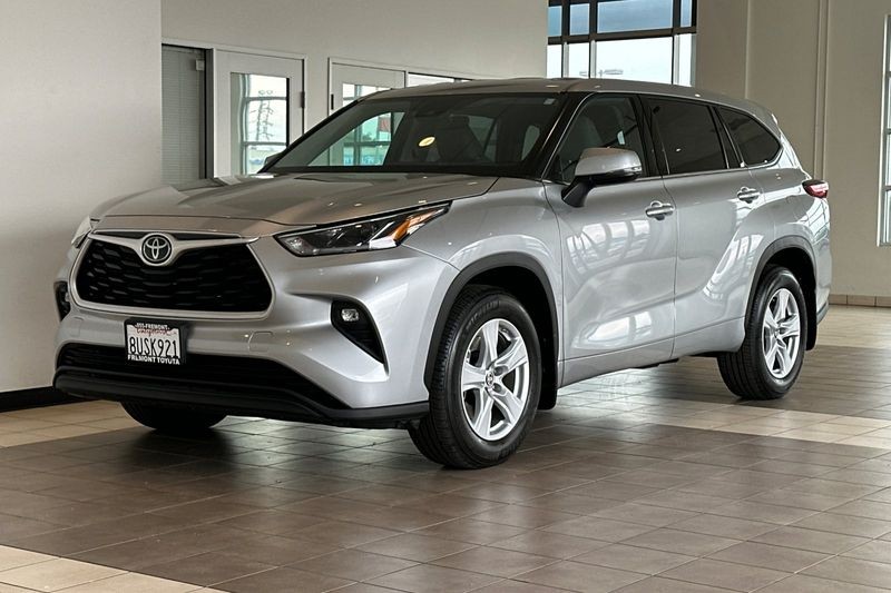 Toyota Highlander Vehicle Full-screen Gallery Image 08