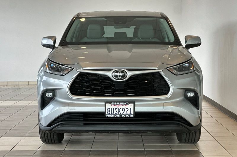 Toyota Highlander Vehicle Full-screen Gallery Image 09