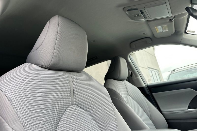 Toyota Highlander Vehicle Full-screen Gallery Image 17