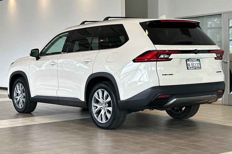 Toyota Grand Highlander Vehicle Full-screen Gallery Image 06