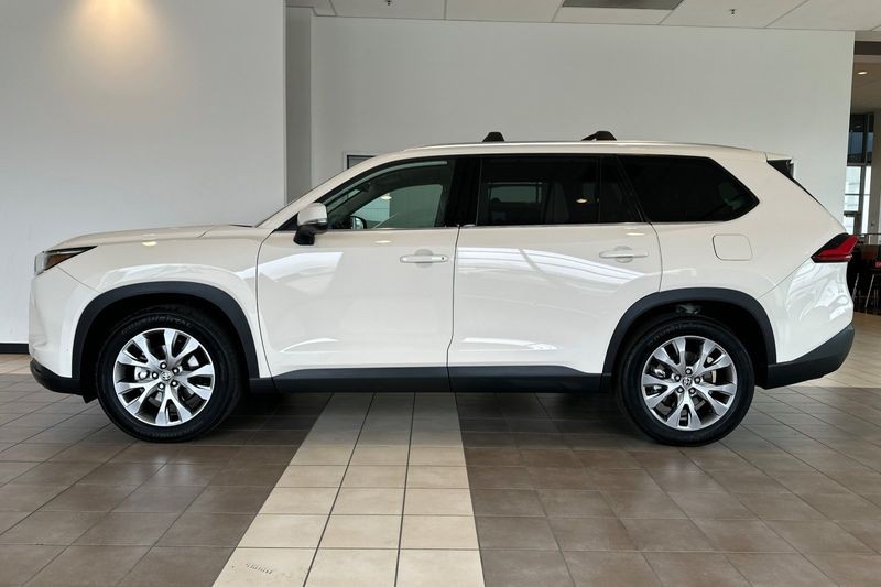 Toyota Grand Highlander Vehicle Full-screen Gallery Image 07