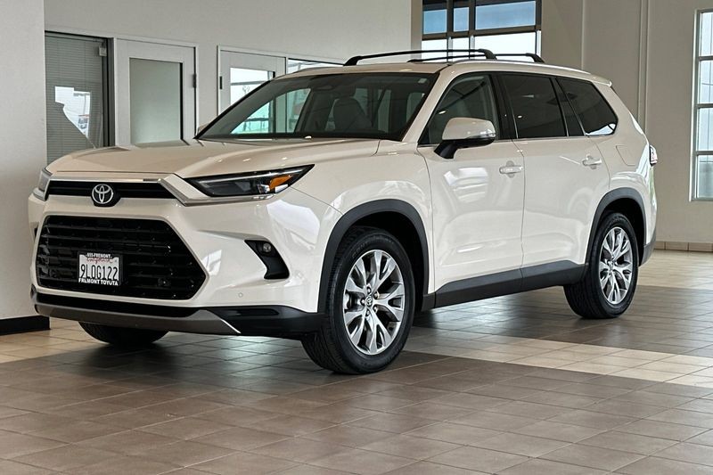 Toyota Grand Highlander Vehicle Full-screen Gallery Image 08