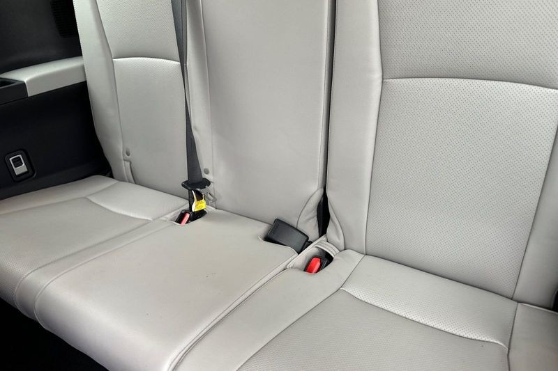 Toyota Grand Highlander Vehicle Full-screen Gallery Image 15