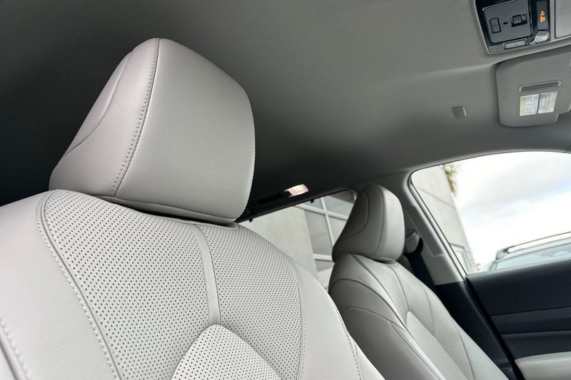 Toyota Grand Highlander Vehicle Full-screen Gallery Image 18