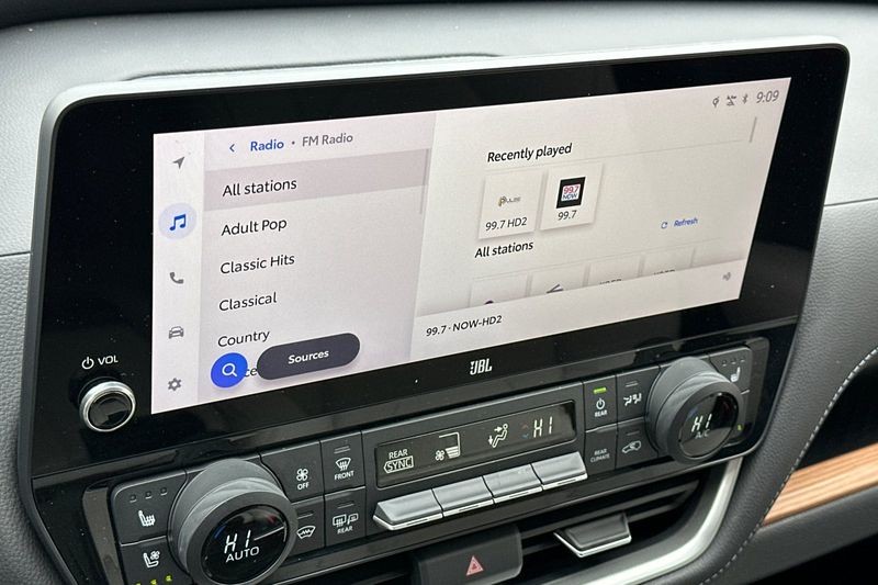 Toyota Grand Highlander Vehicle Full-screen Gallery Image 19
