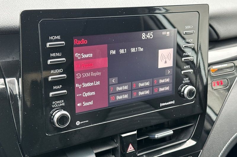 Toyota Camry Vehicle Full-screen Gallery Image 17