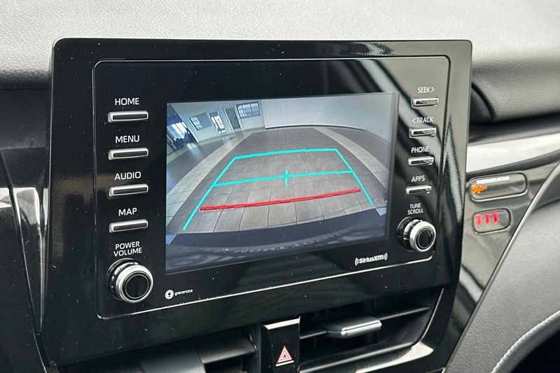 Toyota Camry Vehicle Full-screen Gallery Image 18