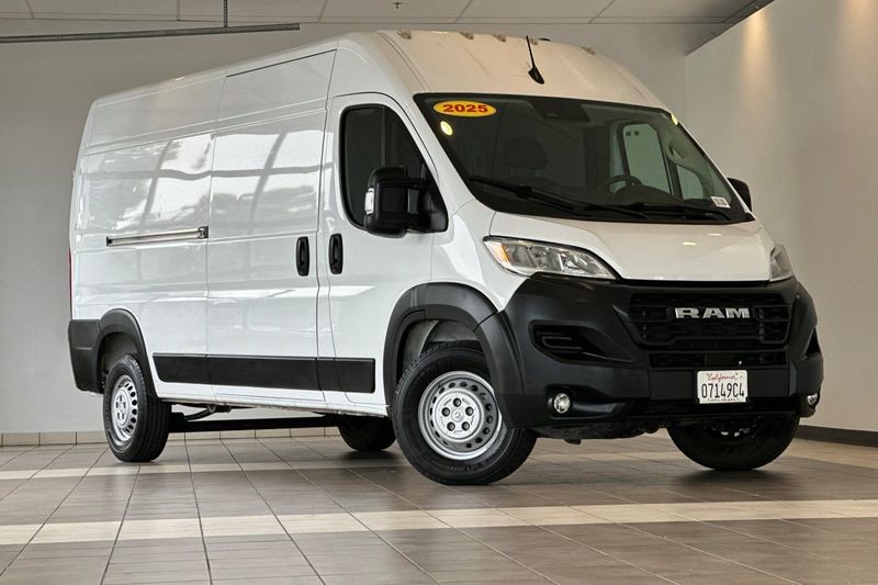 Ram ProMaster Cargo Van Vehicle Full-screen Gallery Image 02