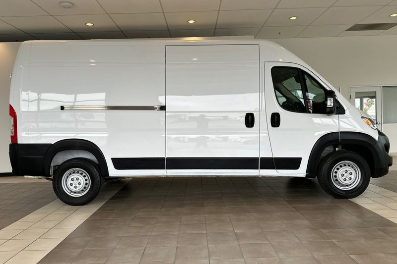Ram ProMaster Cargo Van Vehicle Full-screen Gallery Image 03