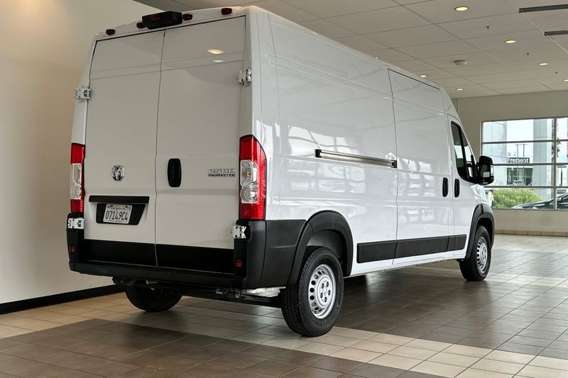 Ram ProMaster Cargo Van Vehicle Full-screen Gallery Image 04