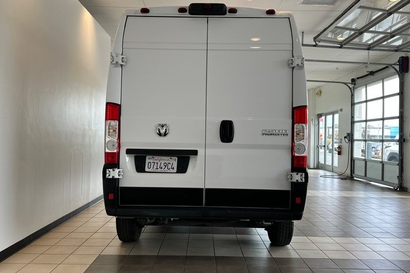 Ram ProMaster Cargo Van Vehicle Full-screen Gallery Image 05