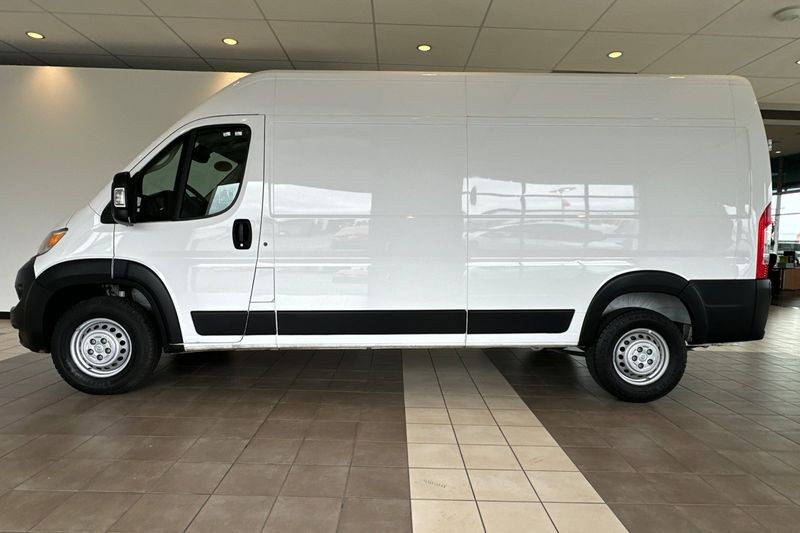 Ram ProMaster Cargo Van Vehicle Full-screen Gallery Image 07