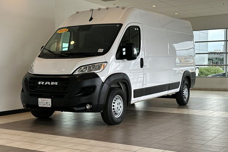 Ram ProMaster Cargo Van Vehicle Full-screen Gallery Image 08