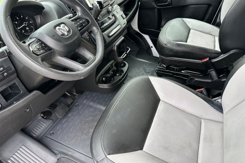 Ram ProMaster Cargo Van Vehicle Full-screen Gallery Image 10
