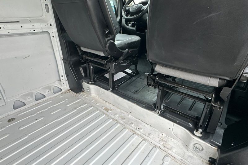 Ram ProMaster Cargo Van Vehicle Full-screen Gallery Image 12